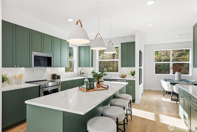 714 Newport Way NW, Issaquah, WA 98027