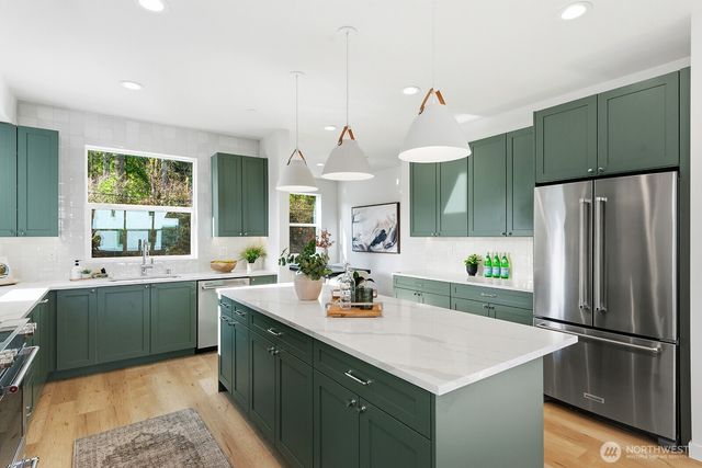 714 Newport Way NW, Issaquah, WA 98027