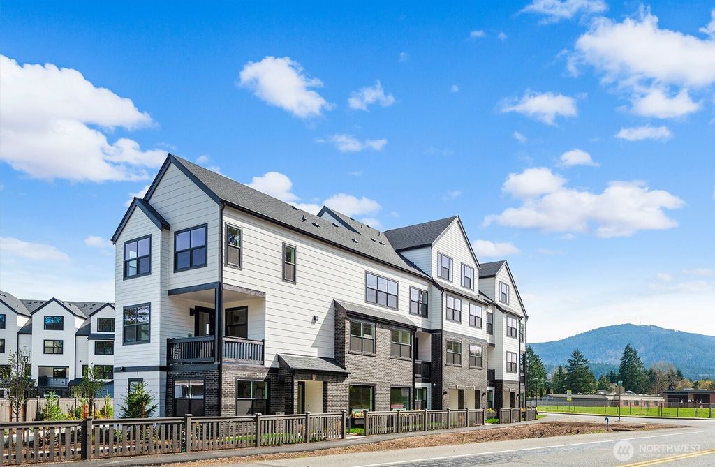 714 Newport Way NW, Issaquah, WA 98027