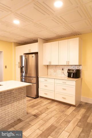 511 W BROADWAY, Red Lion, PA 17356