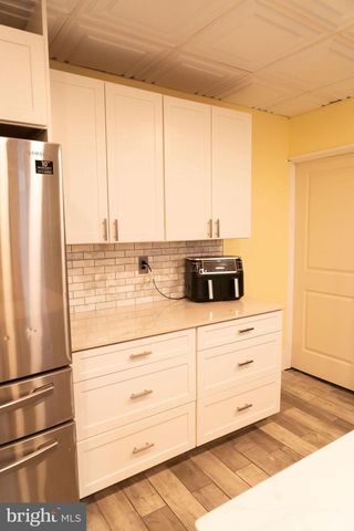 511 W BROADWAY, Red Lion, PA 17356