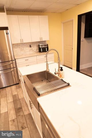 511 W BROADWAY, Red Lion, PA 17356
