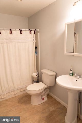 511 W BROADWAY, Red Lion, PA 17356
