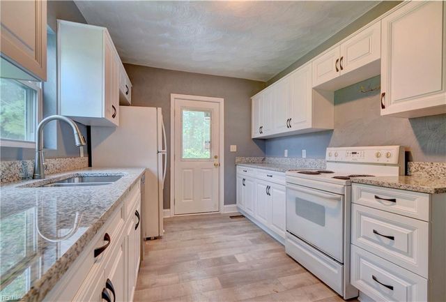 2017 Wilroy RD, Suffolk, VA 23434
