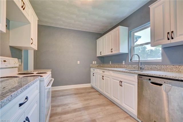 2017 Wilroy RD, Suffolk, VA 23434