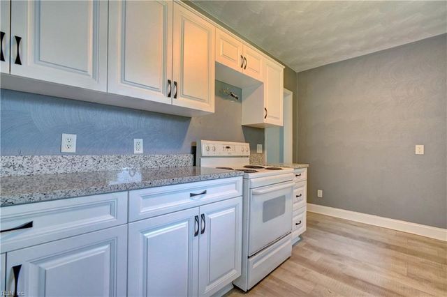 2017 Wilroy RD, Suffolk, VA 23434