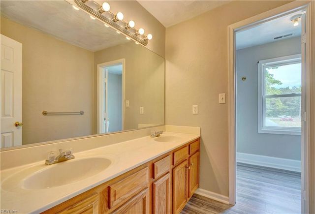 2017 Wilroy RD, Suffolk, VA 23434