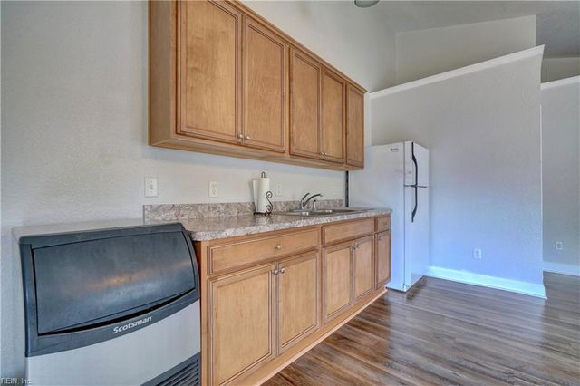 2017 Wilroy RD, Suffolk, VA 23434