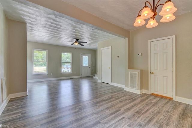 2017 Wilroy RD, Suffolk, VA 23434