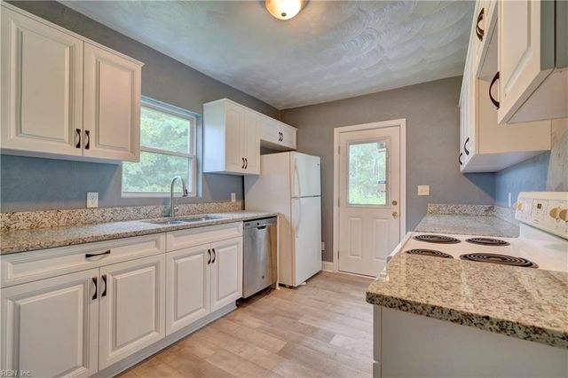 2017 Wilroy RD, Suffolk, VA 23434
