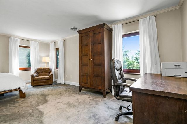 34 Lagrange St, Brookline, MA 02467