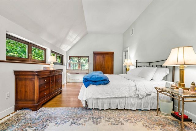 34 Lagrange St, Brookline, MA 02467