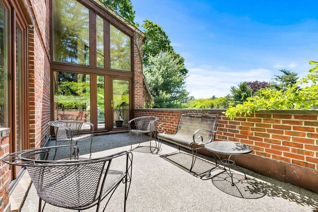 34 Lagrange St, Brookline, MA 02467