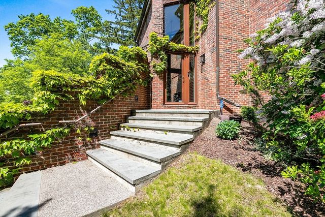 34 Lagrange St, Brookline, MA 02467