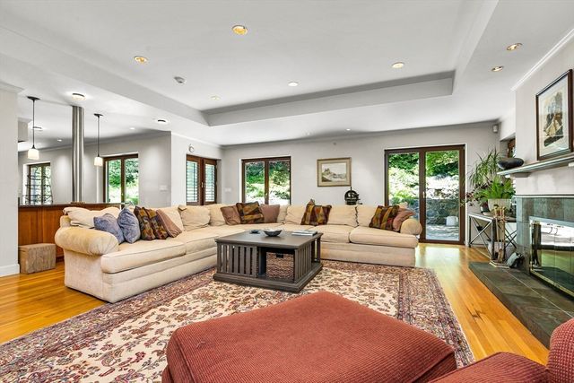 34 Lagrange St, Brookline, MA 02467