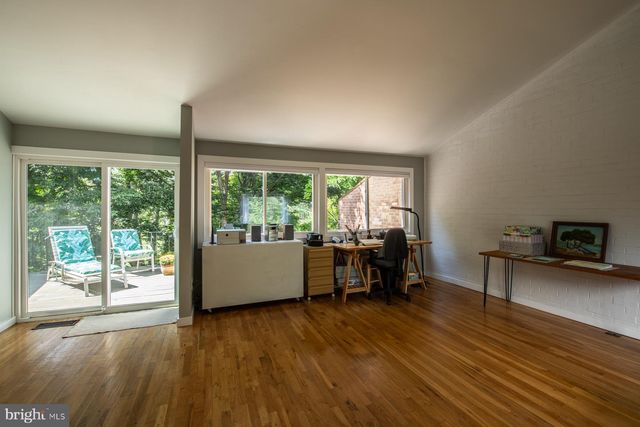 11480 LINKS DR, Reston, VA 20190