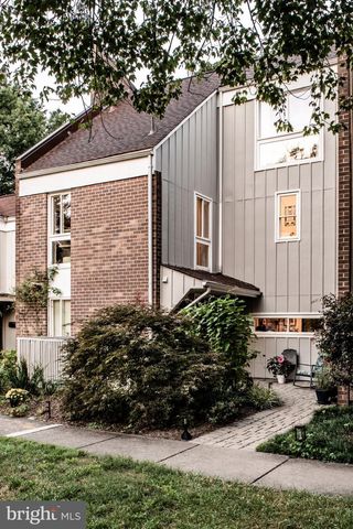 11480 LINKS DR, Reston, VA 20190