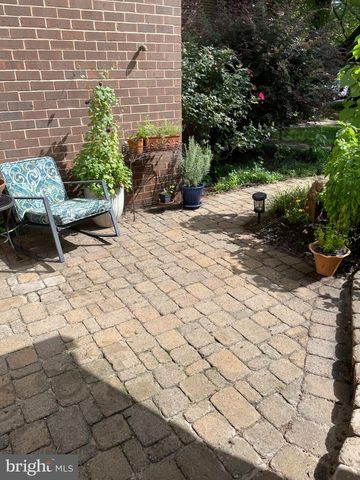 11480 LINKS DR, Reston, VA 20190