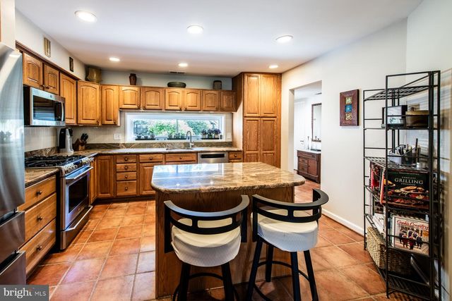 11480 LINKS DR, Reston, VA 20190