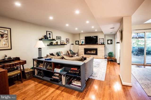 11480 LINKS DR, Reston, VA 20190