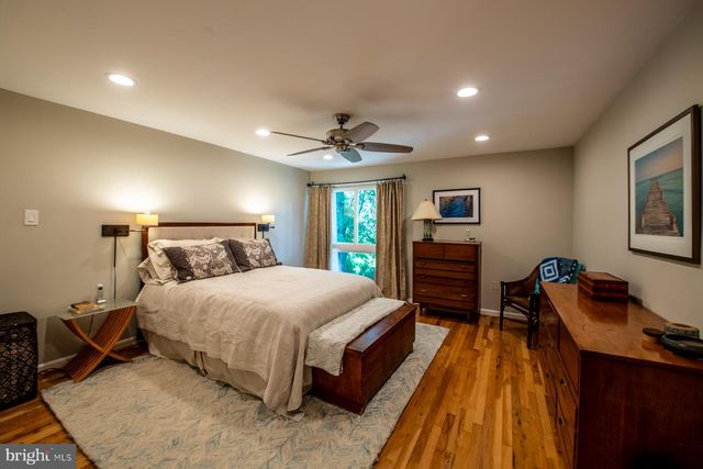 11480 LINKS DR, Reston, VA 20190