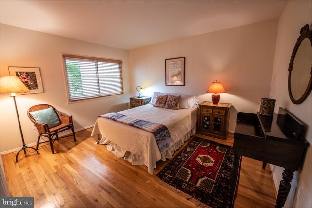 11480 LINKS DR, Reston, VA 20190