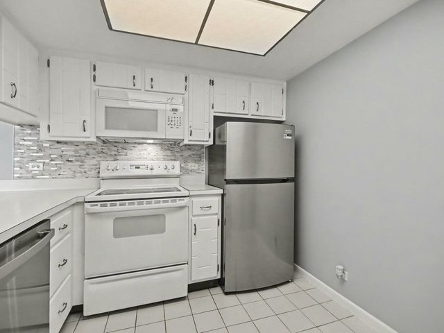 830 Elder Road 406, Homewood, IL 60430