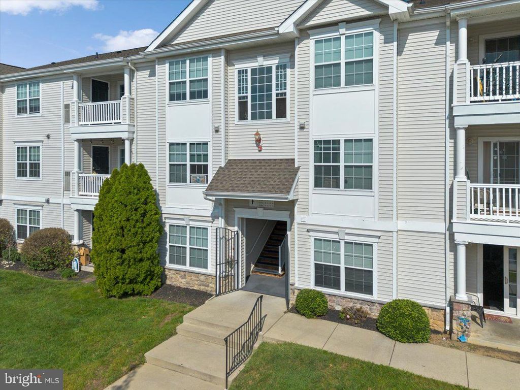 82 HIGHBRIDGE LN, West Deptford, NJ 08086