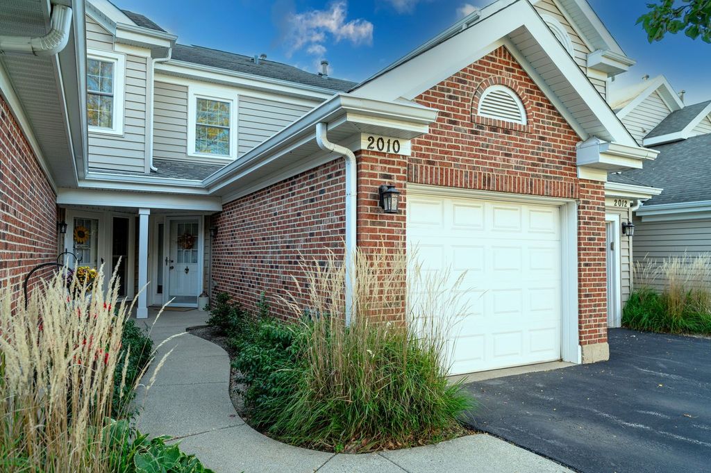 2010 N Stillwater Road, Arlington Heights, IL 60004 — exterior