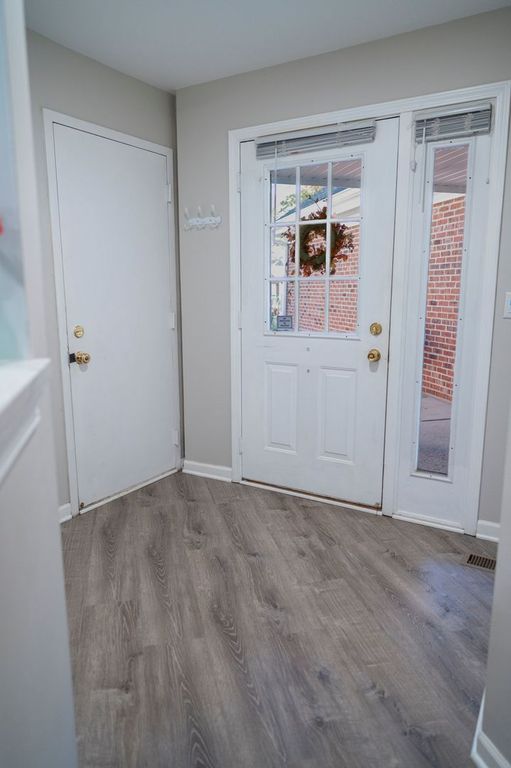 2010 N Stillwater Road, Arlington Heights, IL 60004 — photo 2