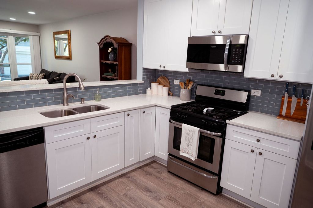 2010 N Stillwater Road, Arlington Heights, IL 60004 — photo 4