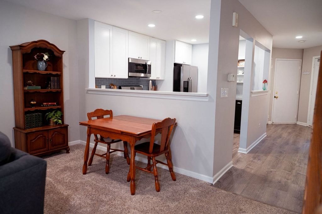2010 N Stillwater Road, Arlington Heights, IL 60004 — photo 5