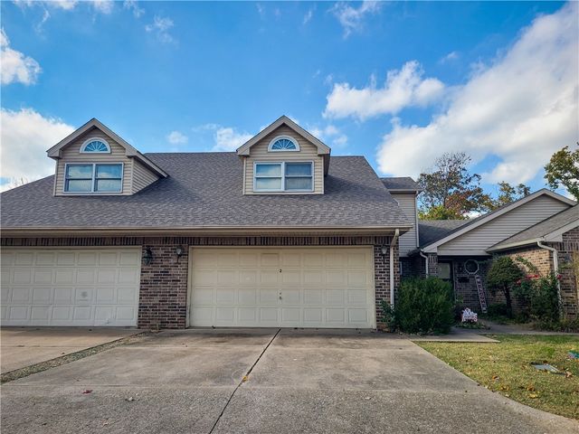 1020 W Cypress Street 2, Rogers, AR 72756