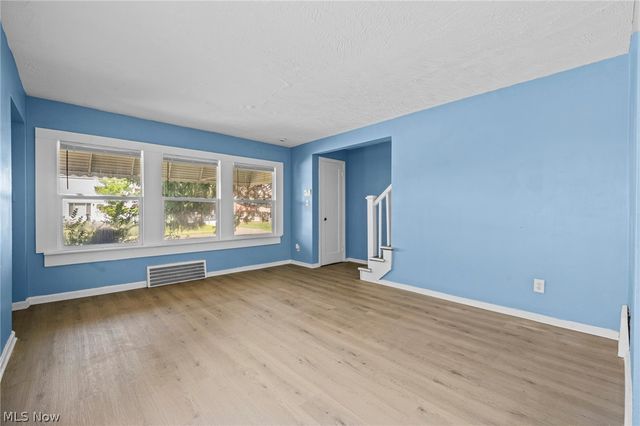 1469 E 250th Street, Euclid, OH 44117