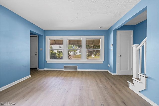 1469 E 250th Street, Euclid, OH 44117