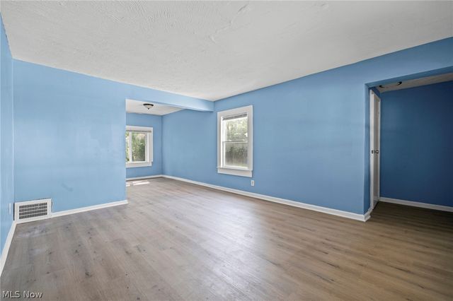 1469 E 250th Street, Euclid, OH 44117