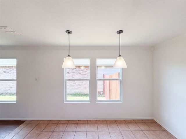 6200 St James Place, Denton, TX 76210