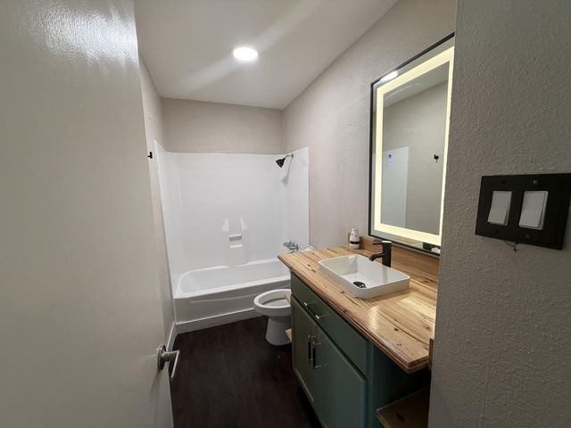 2124 Burton DR 263, Austin, TX 78741