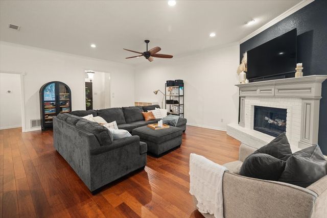 7311 Heritage Oaks Drive, Arlington, TX 76001