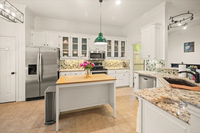 7311 Heritage Oaks Drive, Arlington, TX 76001