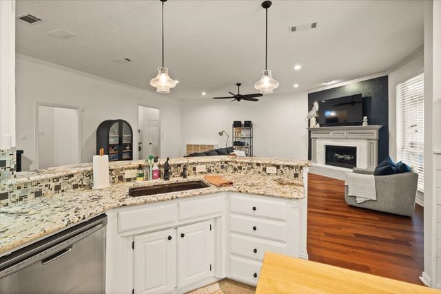 7311 Heritage Oaks Drive, Arlington, TX 76001