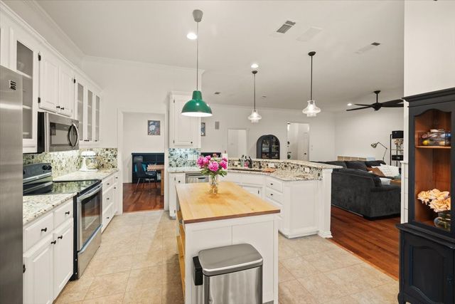 7311 Heritage Oaks Drive, Arlington, TX 76001