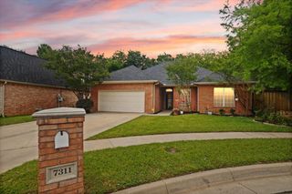 7311 Heritage Oaks Drive, Arlington, TX 76001