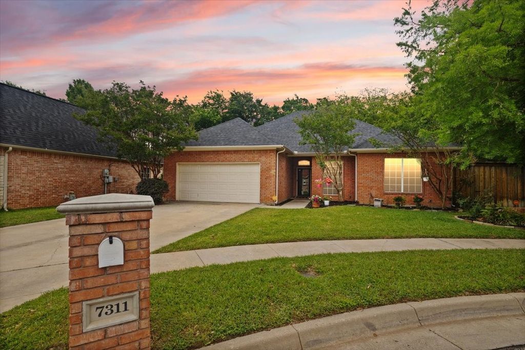 7311 Heritage Oaks Drive, Arlington, TX 76001