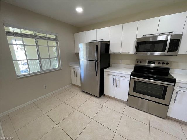 7768 Jewel LN 202, Naples, FL 34109