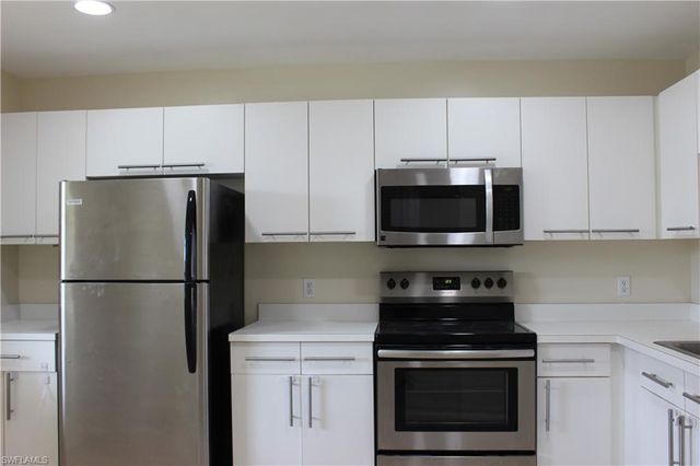 7768 Jewel LN 202, Naples, FL 34109