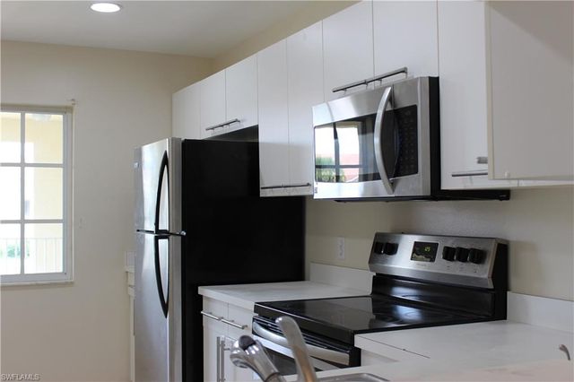 7768 Jewel LN 202, Naples, FL 34109