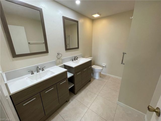 7768 Jewel LN 202, Naples, FL 34109