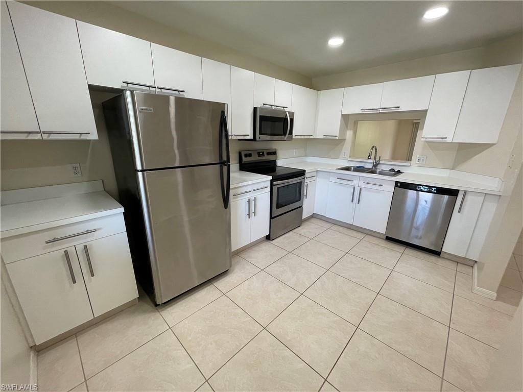 7768 Jewel LN 202, Naples, FL 34109