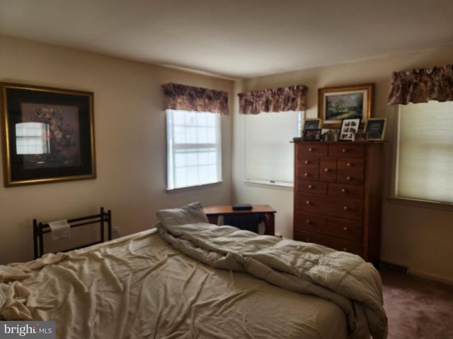 2962 KINGS LN, Lancaster, PA 17601